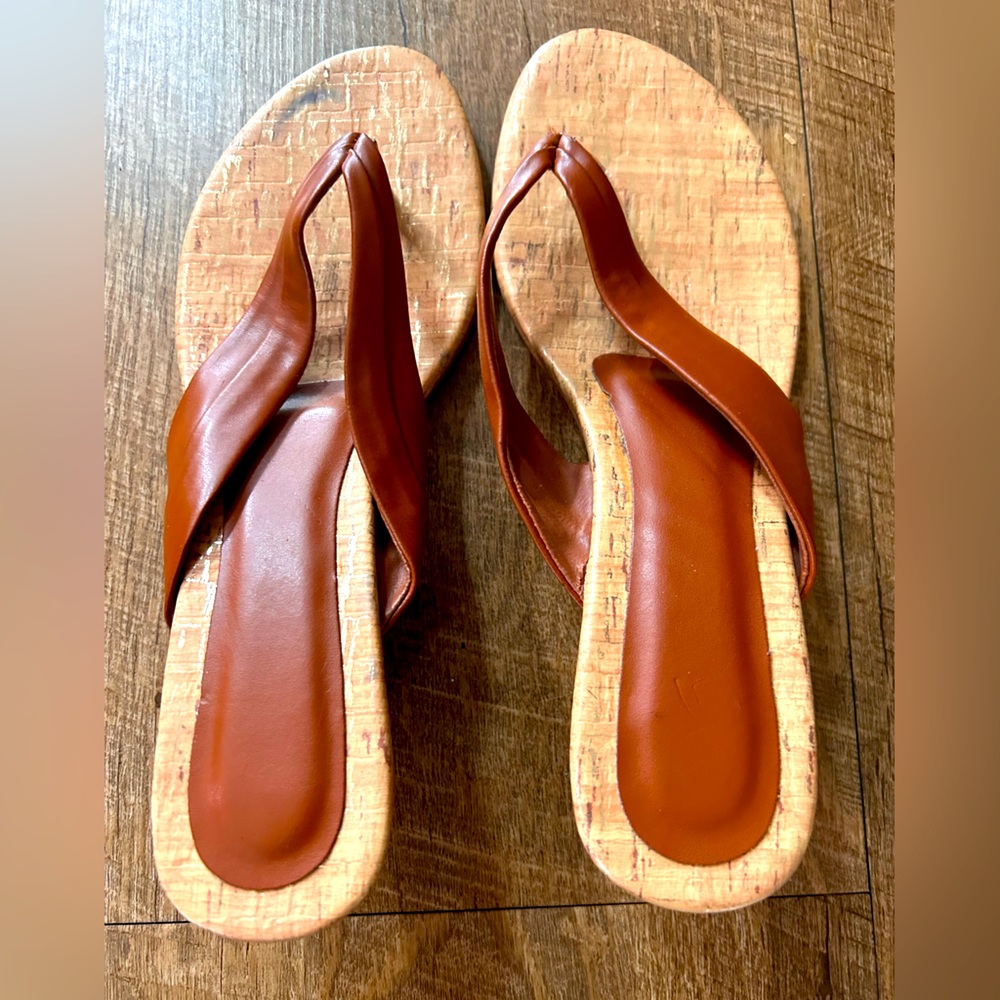 Flexible Faux Leather Cushion 2” Heel Metallic Gold Dress Sandal Shoe 7 8 EU 38